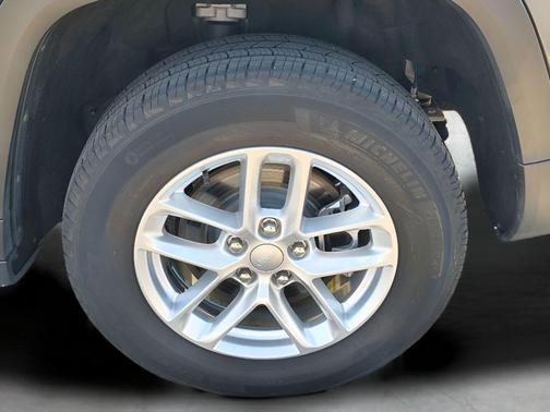 2024 Jeep Grand Cherokee L Laredo