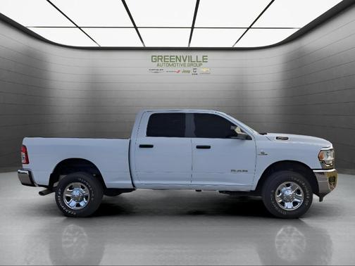 Bright White Clearcoat 2022 RAM 2500 Big Horn