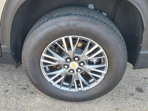 2024 Chevrolet Traverse LT