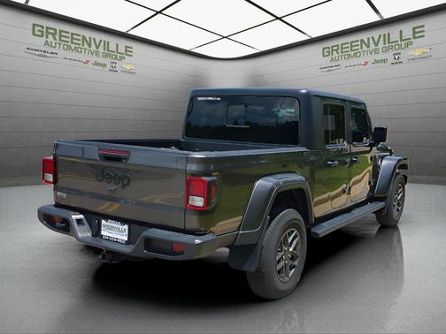 2024 Jeep Gladiator Sport