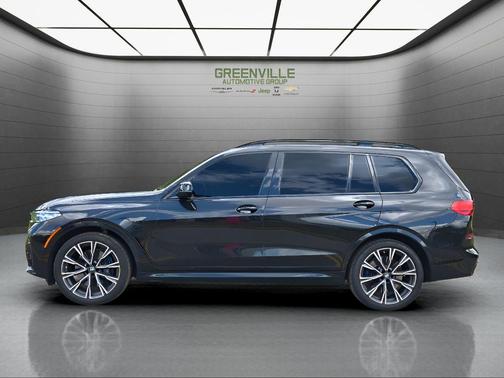 2022 BMW X7 M50i