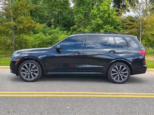 2022 BMW X7 M50i