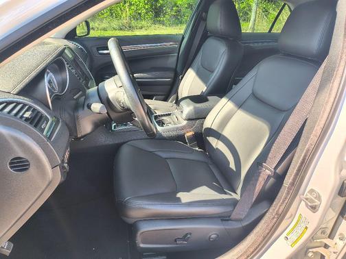 2022 Chrysler 300 Touring L