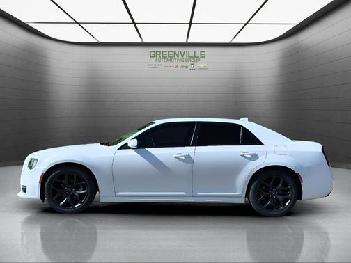 2022 Chrysler 300 Touring L
