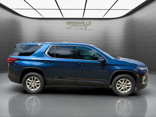 Northsky Blue Metallic 2022 Chevrolet Traverse LS