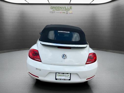 Candy White / Black Roof 2013 Volkswagen Beetle 2.0T