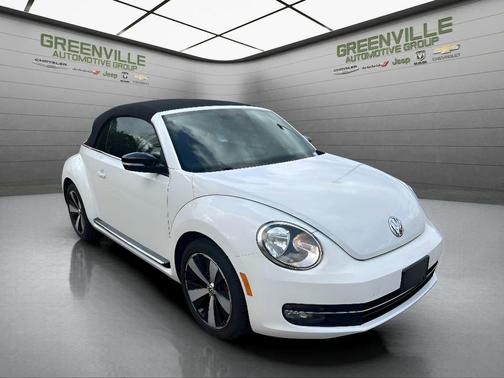Candy White / Black Roof 2013 Volkswagen Beetle 2.0T