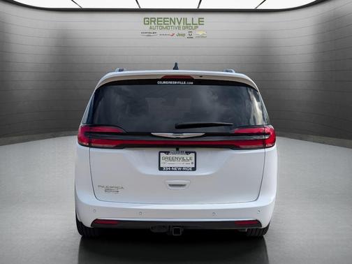 Bright White Clearcoat 2026 Chrysler Pacifica Pinnacle