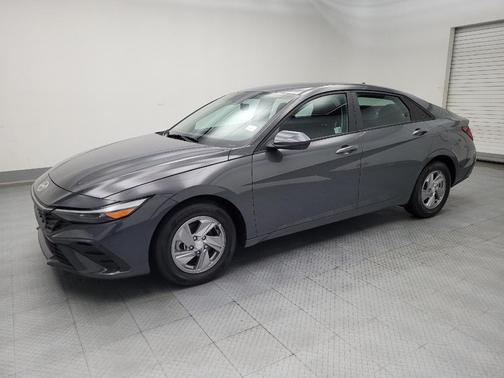 2024 Hyundai ELANTRA SE
