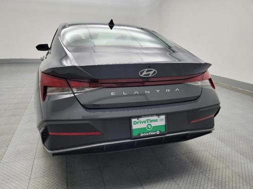 2024 Hyundai ELANTRA SE