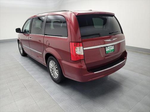 2016 Chrysler Town & Country Touring-L