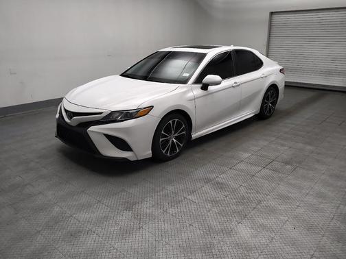 Super White 2020 Toyota Camry SE
