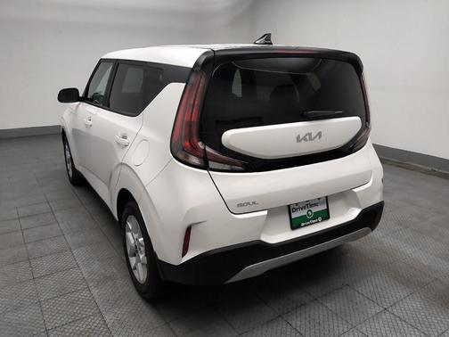 Snow White Pearl 2025 Kia Soul LX