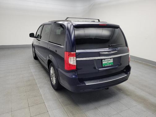 2016 Chrysler Town & Country Touring-L