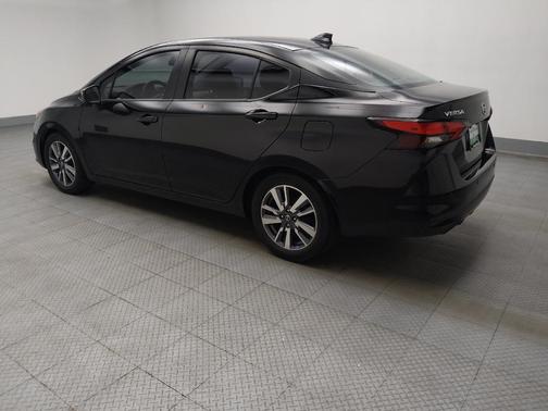 Super Black 2020 Nissan Versa 1.6 SV