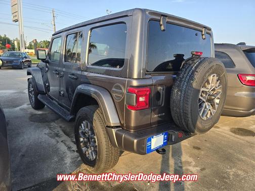 2025 Jeep Wrangler 4-Door Sahara 4x4