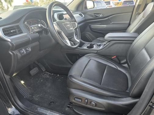 2023 GMC Acadia AWD SLT