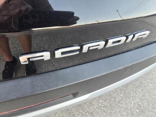 2023 GMC Acadia AWD SLT