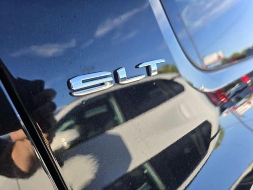 2023 GMC Acadia AWD SLT