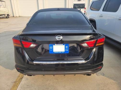 2022 Nissan Altima SR FWD