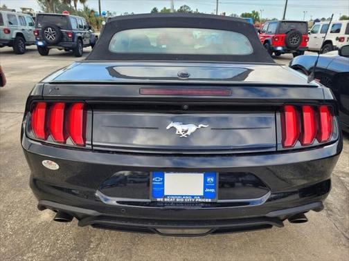 2022 Ford Mustang EcoBoost
