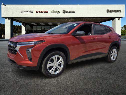 Cayenne Orange Metallic 2024 Chevrolet Trax LS