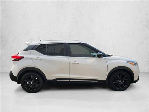 Aspen White TriCoat Pearl 2020 Nissan Kicks SR