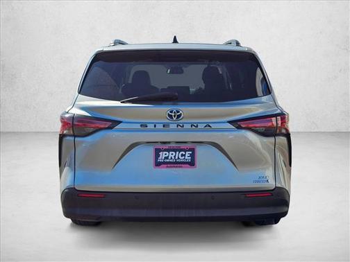 2022 Toyota Sienna XLE