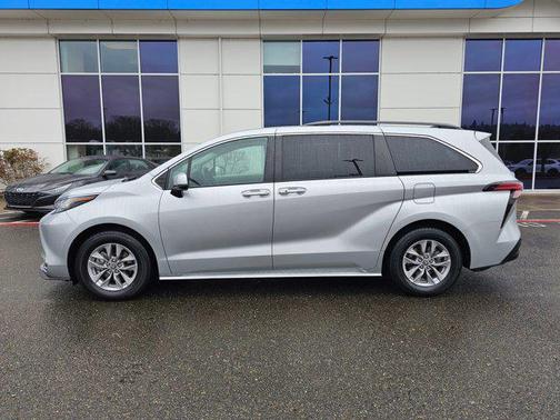 2022 Toyota Sienna XLE