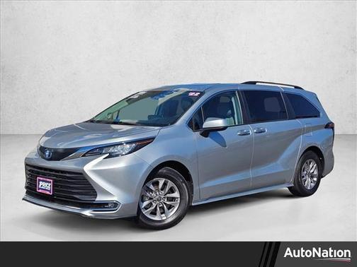 2022 Toyota Sienna XLE