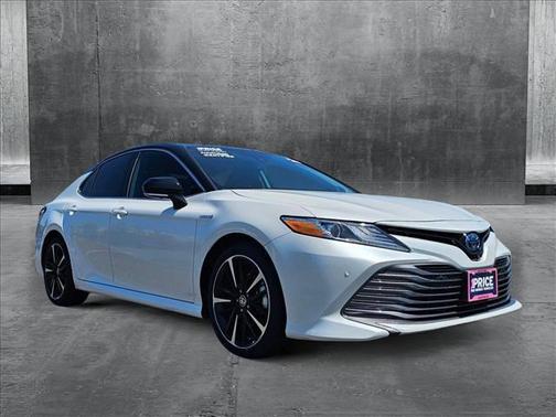 2020 Toyota Camry Hybrid XLE