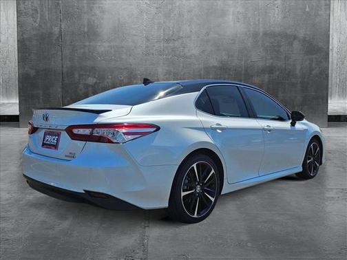 2020 Toyota Camry Hybrid XLE