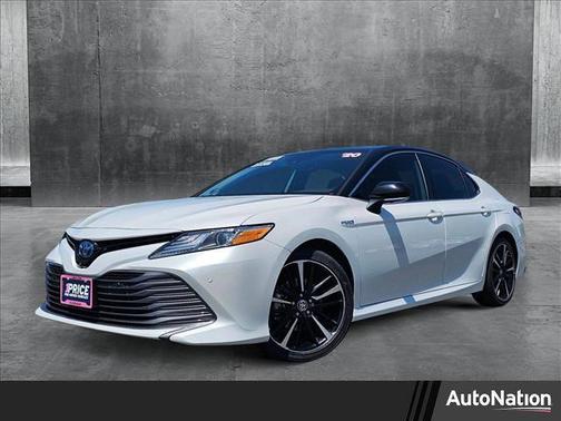 2020 Toyota Camry Hybrid XLE
