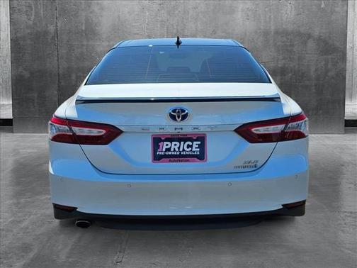 2020 Toyota Camry Hybrid XLE