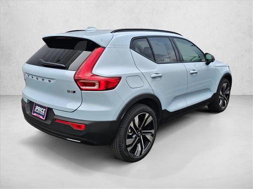 2026 Volvo XC40 B5 Ultra