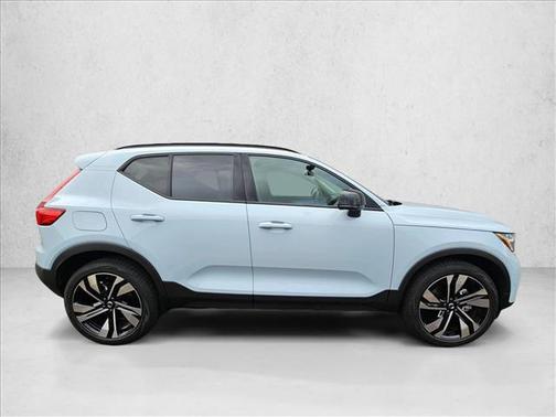 2026 Volvo XC40 B5 Ultra