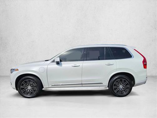 Crystal White Pearl Metallic 2019 Volvo XC90 Hybrid T8 Inscription