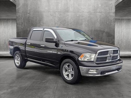 Photo 3 of 26 of 2012 RAM 1500 SLT