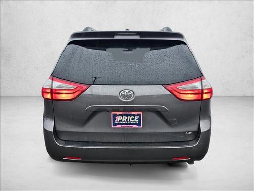 2017 Toyota Sienna LE