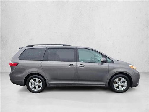 2017 Toyota Sienna LE