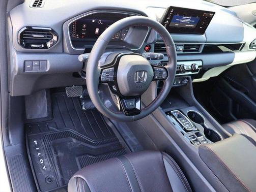 Platinum White Pearl 2026 Honda Pilot Black Edition