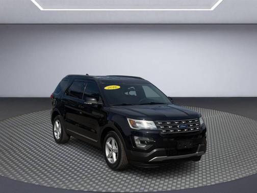 Black 2016 Ford Explorer XLT