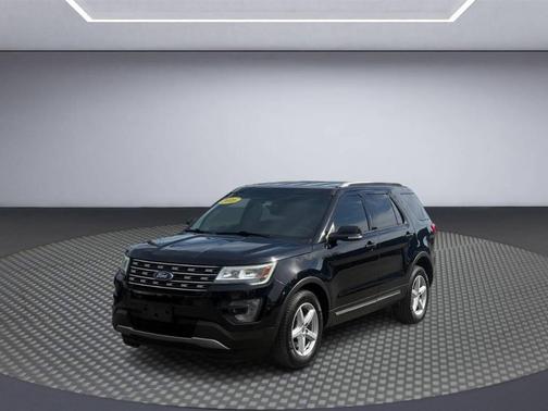 Black 2016 Ford Explorer XLT