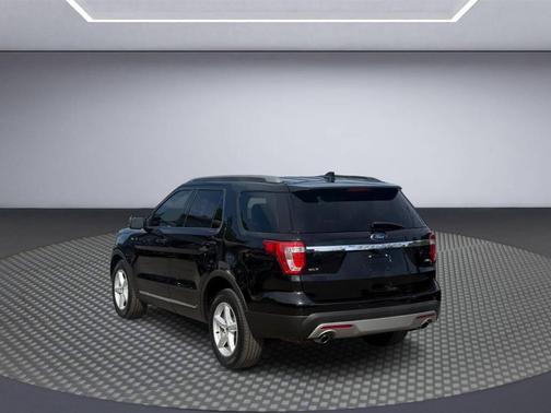 Black 2016 Ford Explorer XLT