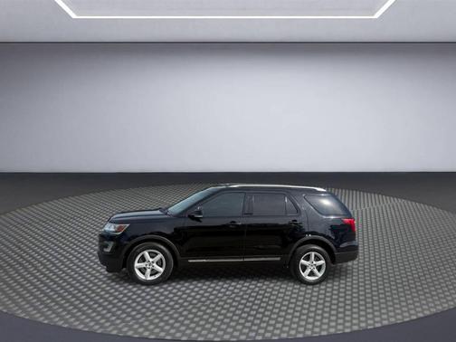 Black 2016 Ford Explorer XLT
