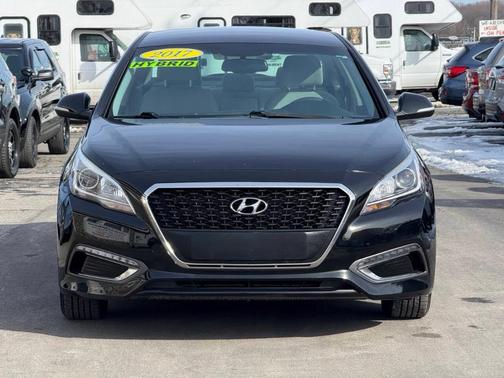 2017 Hyundai SONATA Hybrid SE