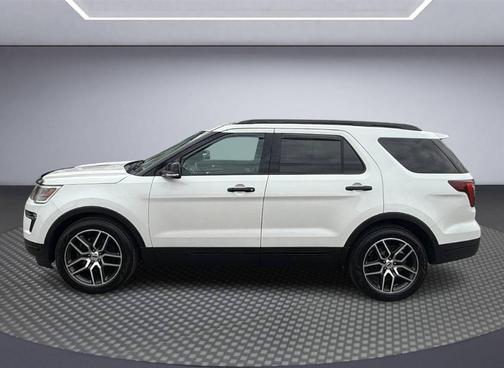 White 2018 Ford Explorer sport