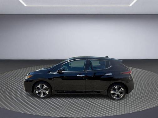 Black 2022 Nissan Leaf SL PLUS