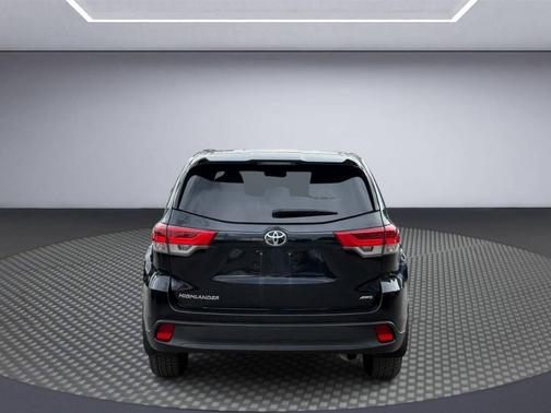 Black 2019 Toyota Highlander LE