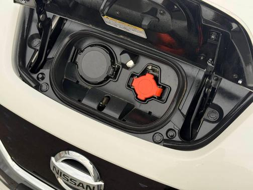 2022 Nissan Leaf SL PLUS